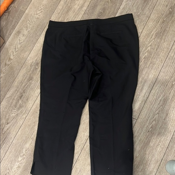 Dana Buchman Black Ankle Cropped Pants - Picture 5 of 9